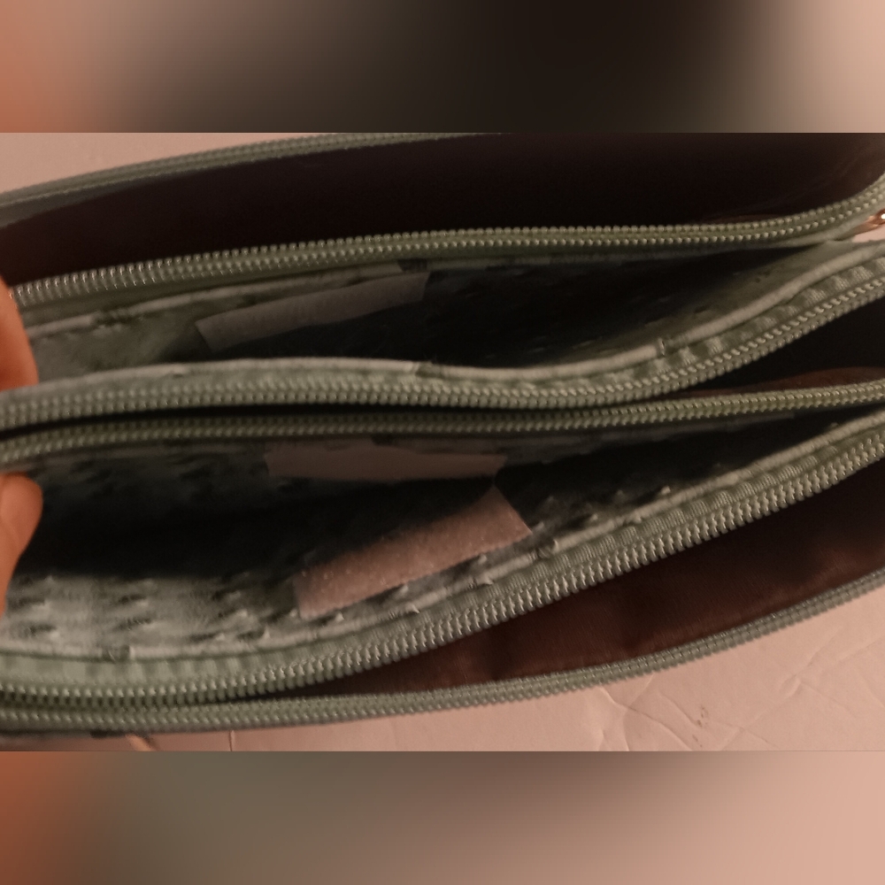 Women's Ostrich Crossbody/Wristlet Bag, Green - Picture 3 of 7